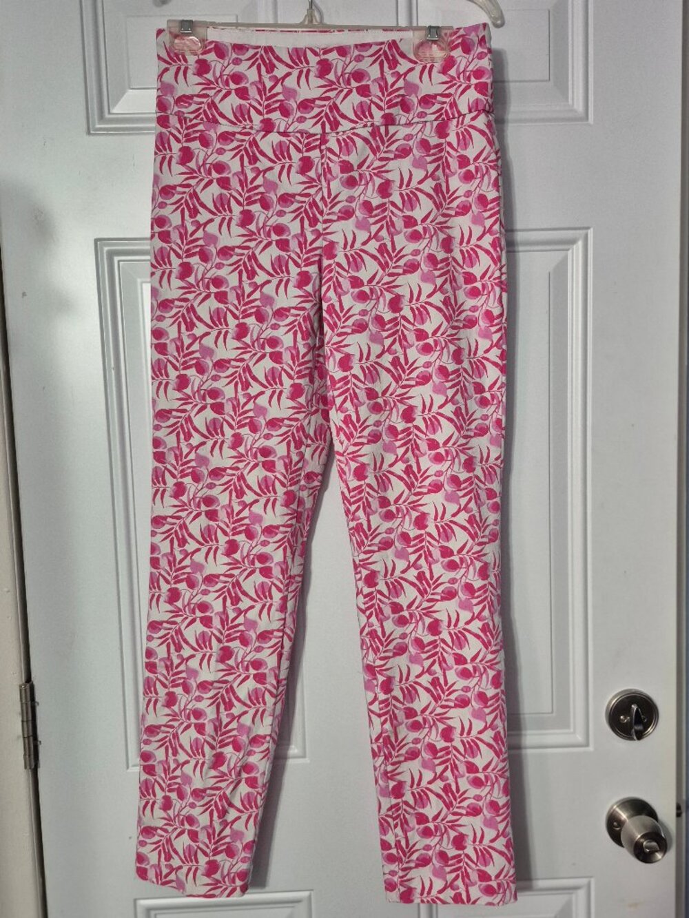 Renuar Pants, women's. Size 4. pink design on white.